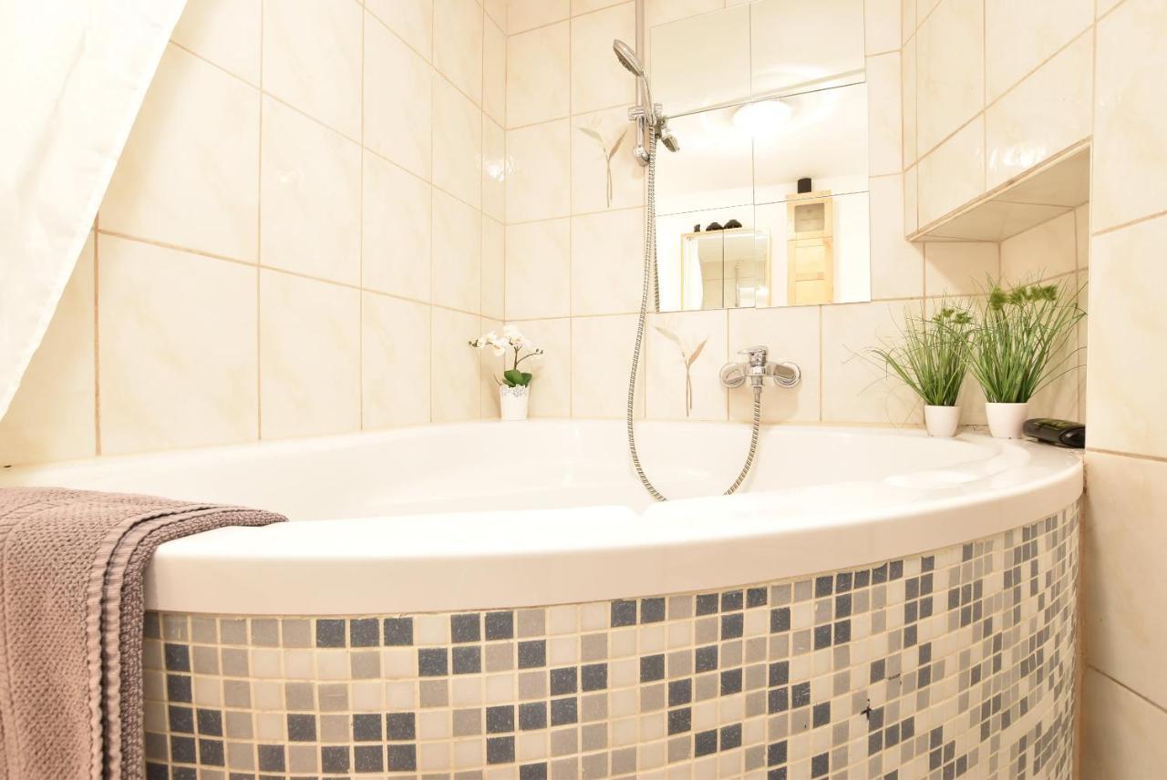 Riesiges Zentrales Apartment Mit Parkplatz Инсбрук Экстерьер фото